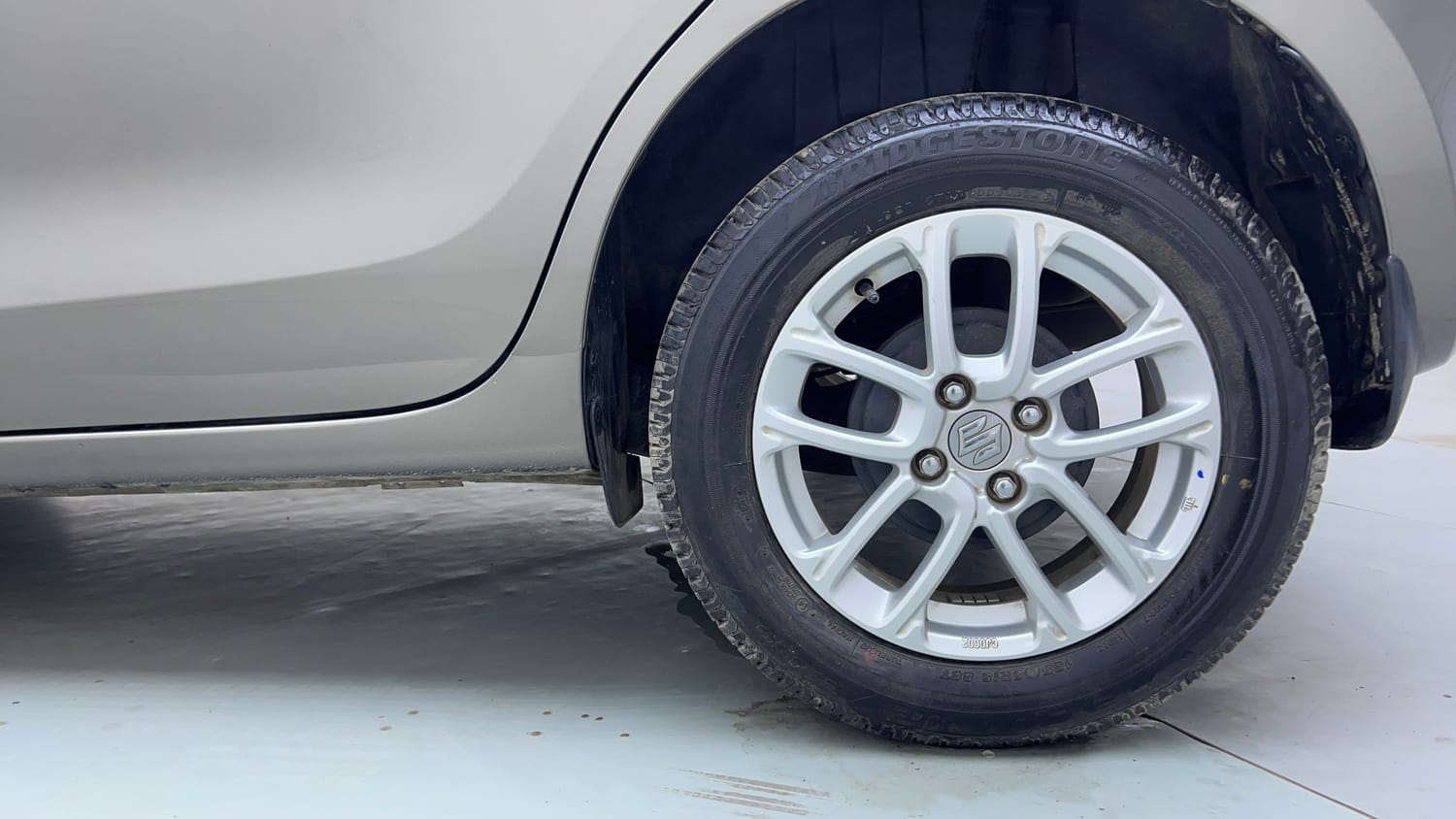 Used 2024 Maruti Suzuki Swift ZXi Petrol Manual tyres LEFT REAR TYRE RIM VIEW