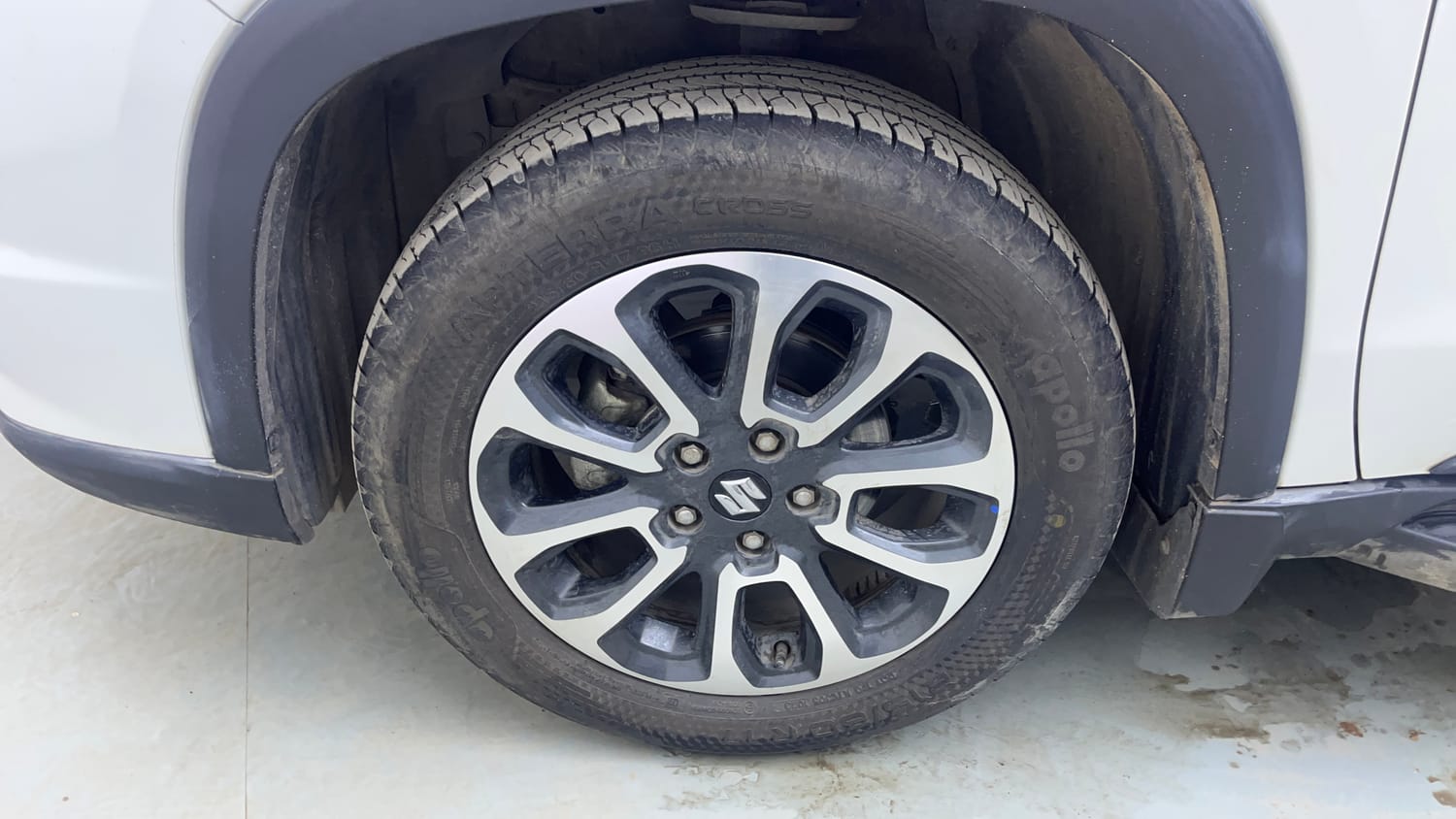 Used 2023 Maruti Suzuki Grand Vitara Zeta Smart Hybrid AT Petrol Automatic tyres LEFT FRONT TYRE RIM VIEW