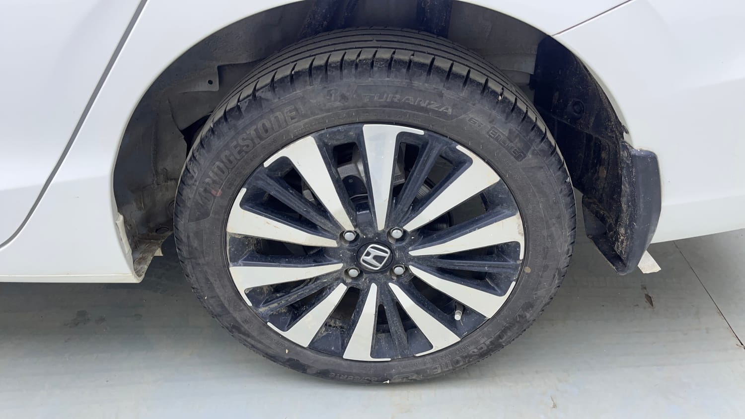 Used 2024 Honda City ZX Petrol CVT Hybrid Automatic tyres LEFT REAR TYRE RIM VIEW