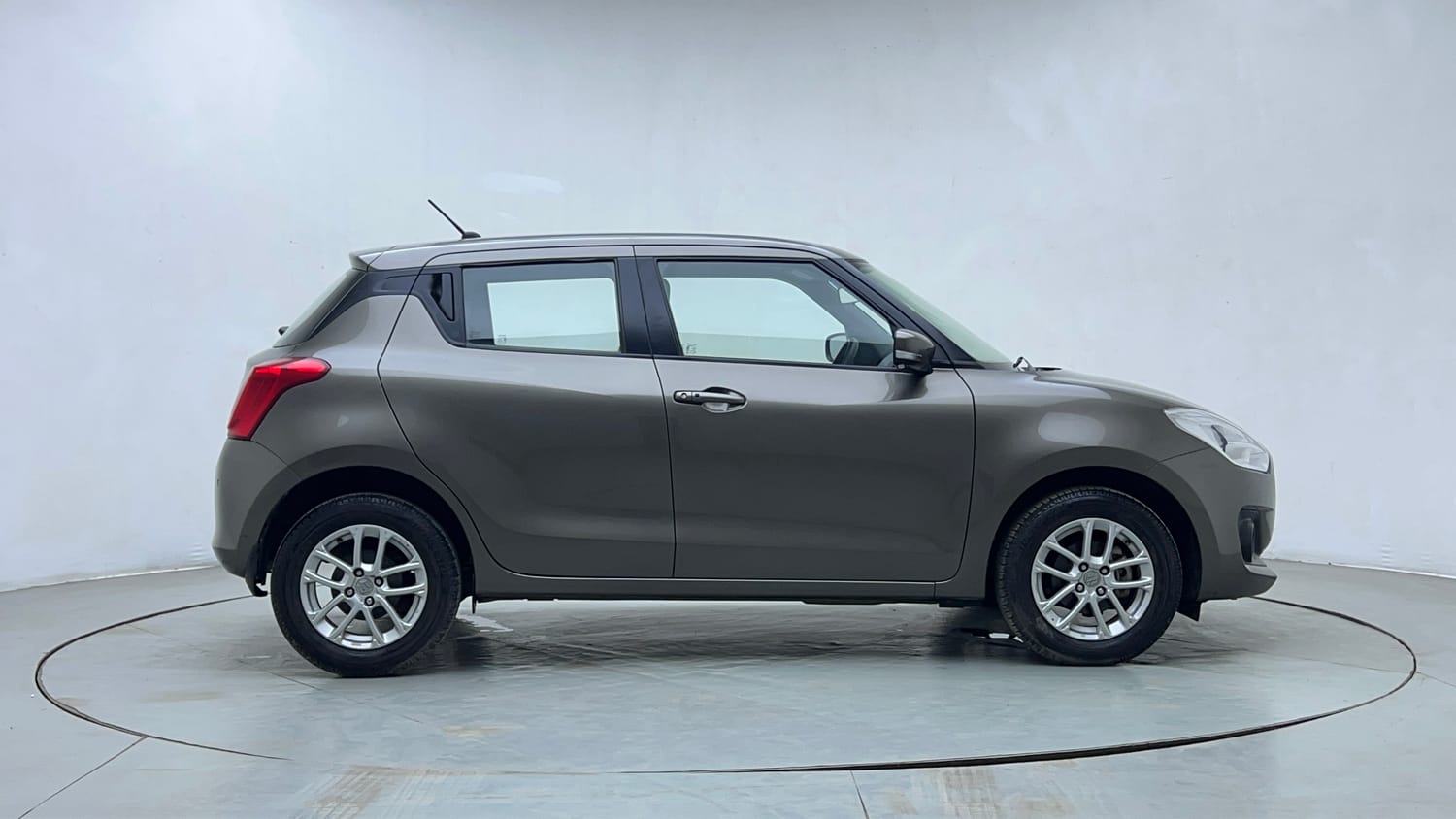 Used 2024 Maruti Suzuki Swift ZXi Petrol Manual exterior RIGHT SIDE VIEW