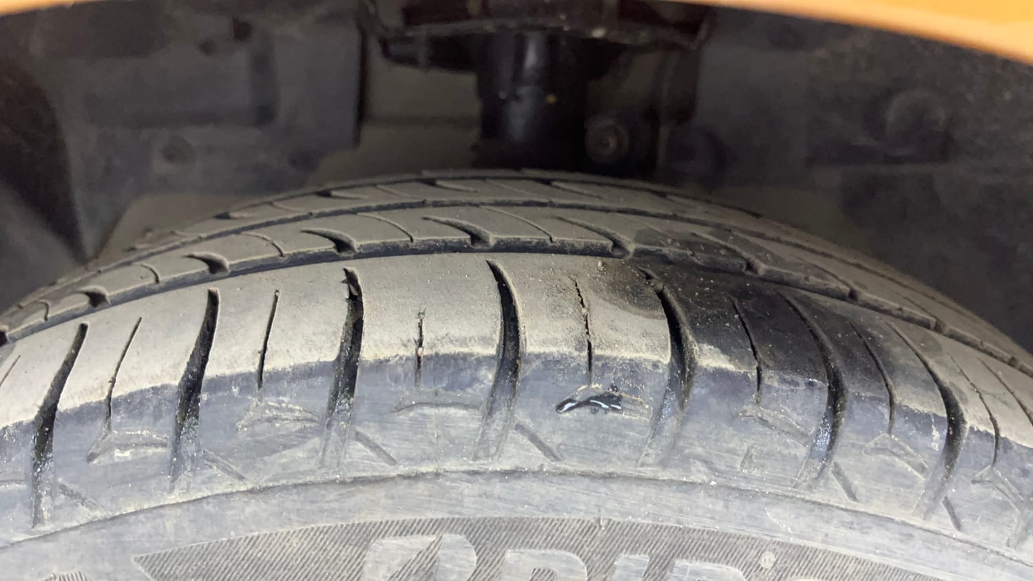 Used 2016 Ford Figo Titanium Plus 1.5 TDCi Diesel Manual tyres LEFT FRONT TYRE TREAD VIEW