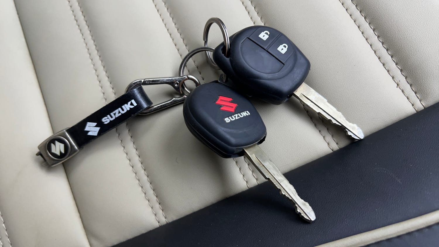 Used 2022 Maruti Suzuki Dzire VXi Petrol Manual extra CAR KEY VIEW