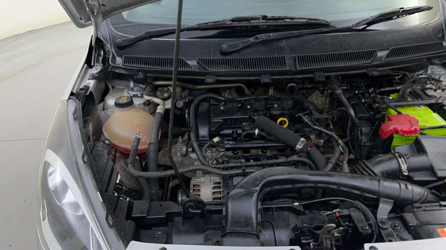 Used 2019 Ford Figo Titanium 1.2 Ti-VCT MT Petrol Manual engine ENGINE RIGHT SIDE HINGE & APRON VIEW