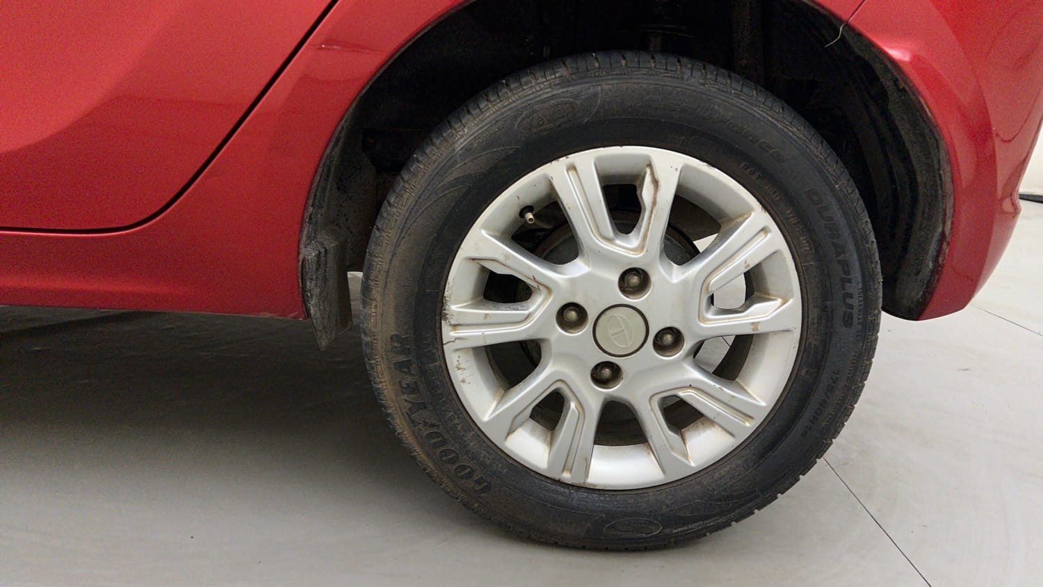 Used 2017 Tata Tiago Revotron XZA Petrol Automatic tyres LEFT REAR TYRE RIM VIEW