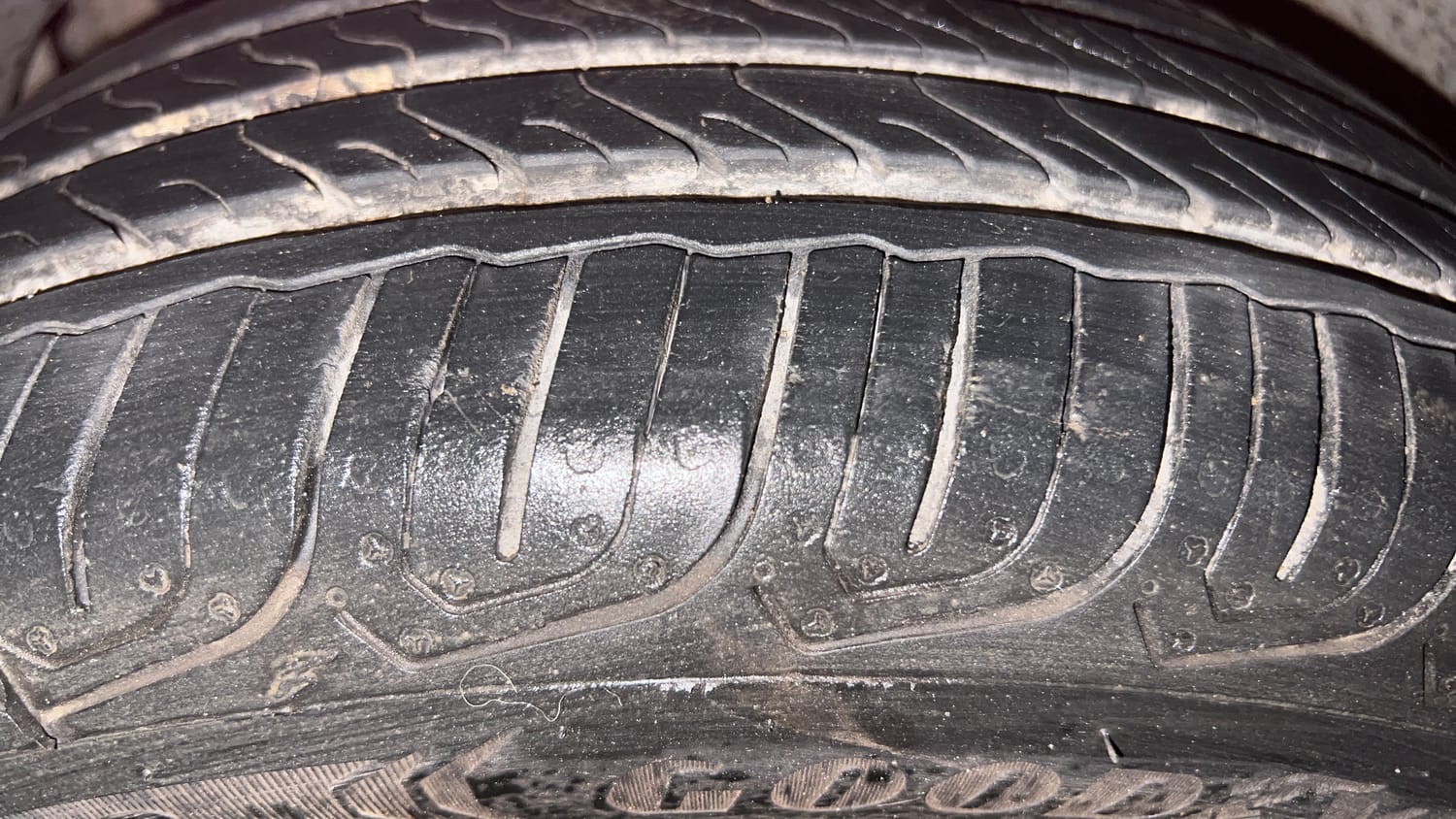 Used 2017 Tata Tiago Revotron XZA Petrol Automatic tyres LEFT FRONT TYRE TREAD VIEW