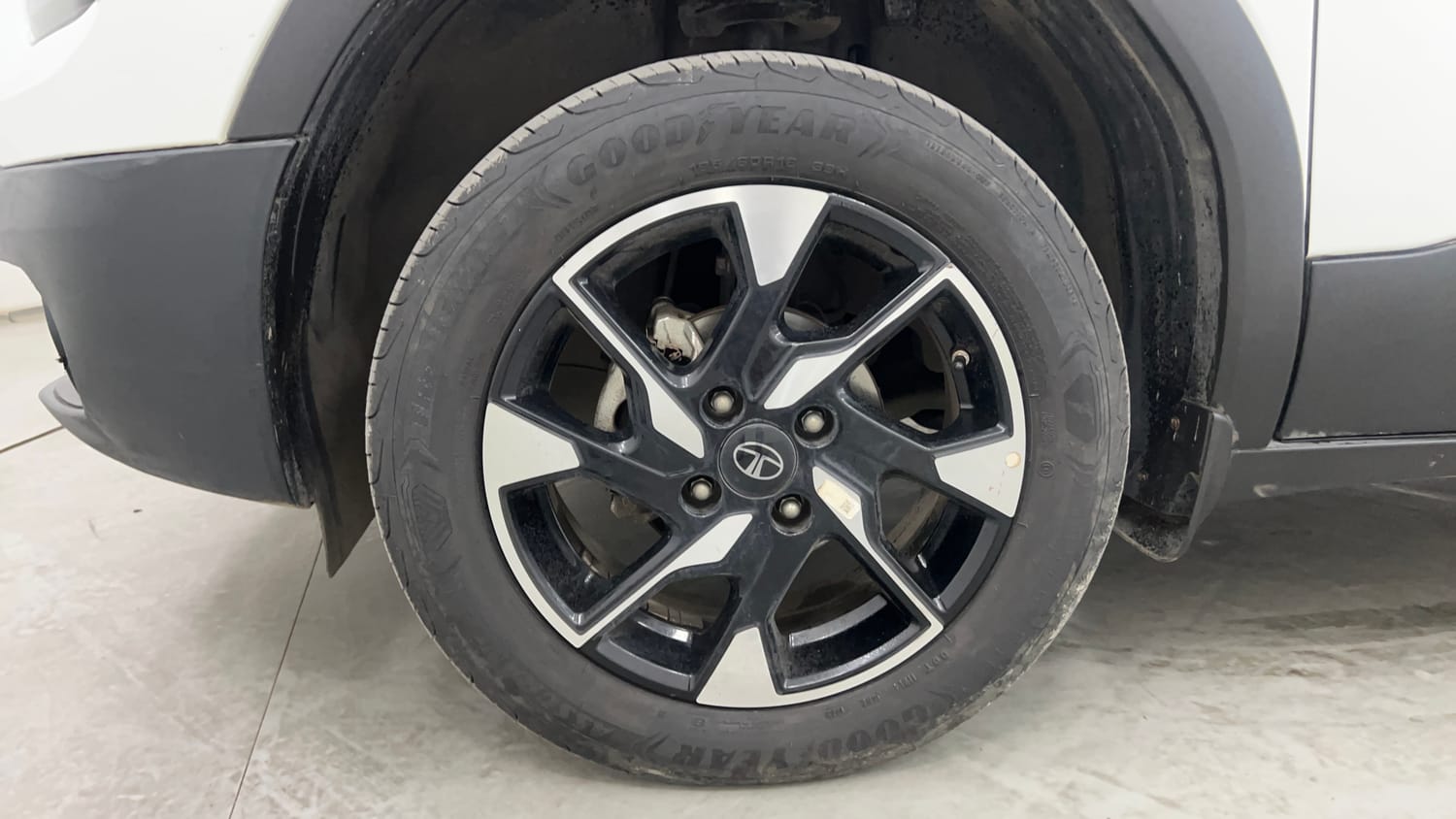 Used 2025 Tata Punch Creative Plus AMT Petrol Automatic tyres LEFT FRONT TYRE RIM VIEW
