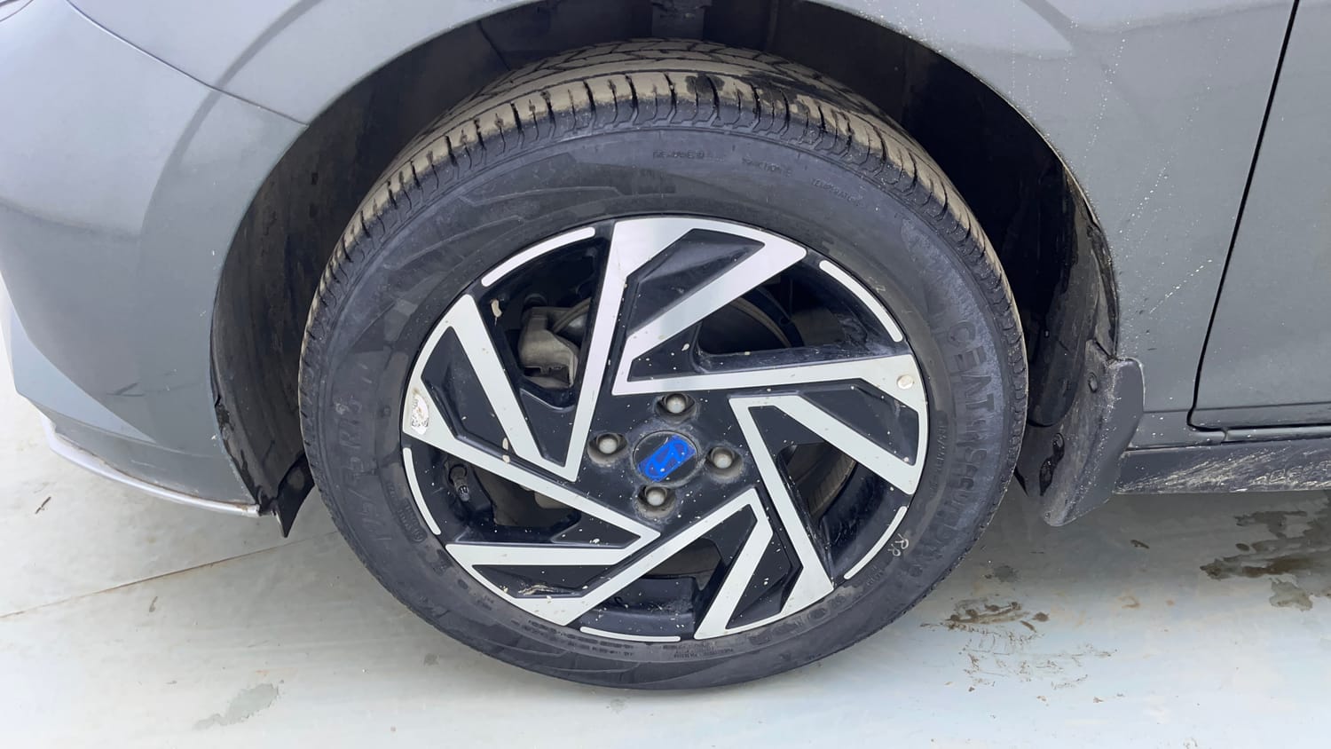 Used 2025 Hyundai New i20 Asta (O) 1.2 IVT Petrol Automatic tyres LEFT FRONT TYRE RIM VIEW