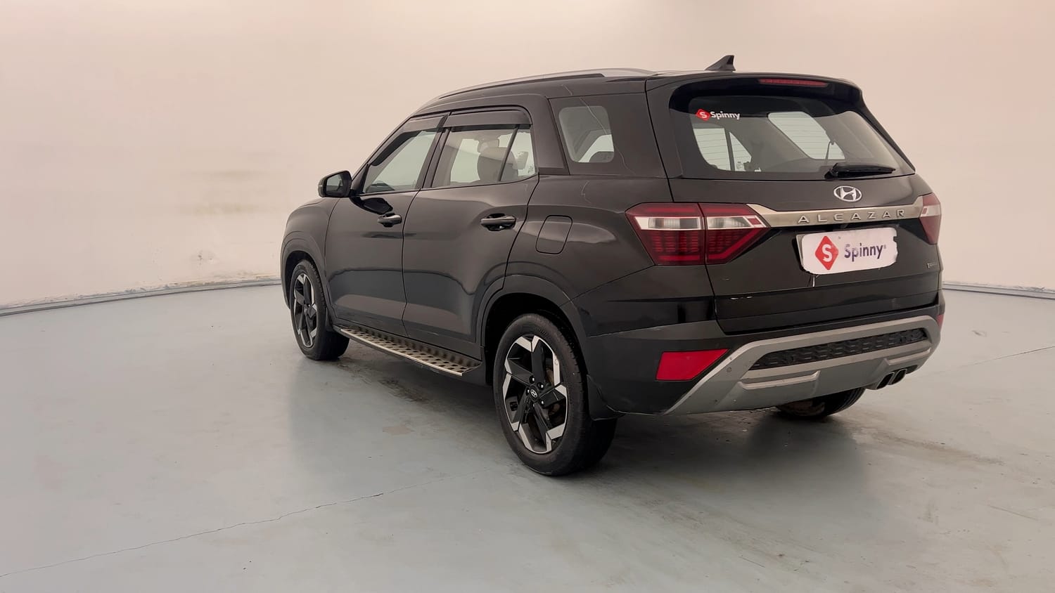 Used 2021 Hyundai Alcazar Signature (O) 6 STR 1.5 Diesel AT Diesel Automatic exterior LEFT REAR CORNER VIEW