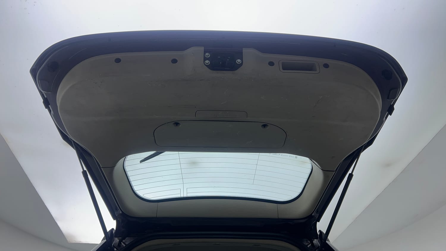 Used 2018 Mahindra XUV500 W9 Diesel Manual interior DICKY DOOR OPEN VIEW