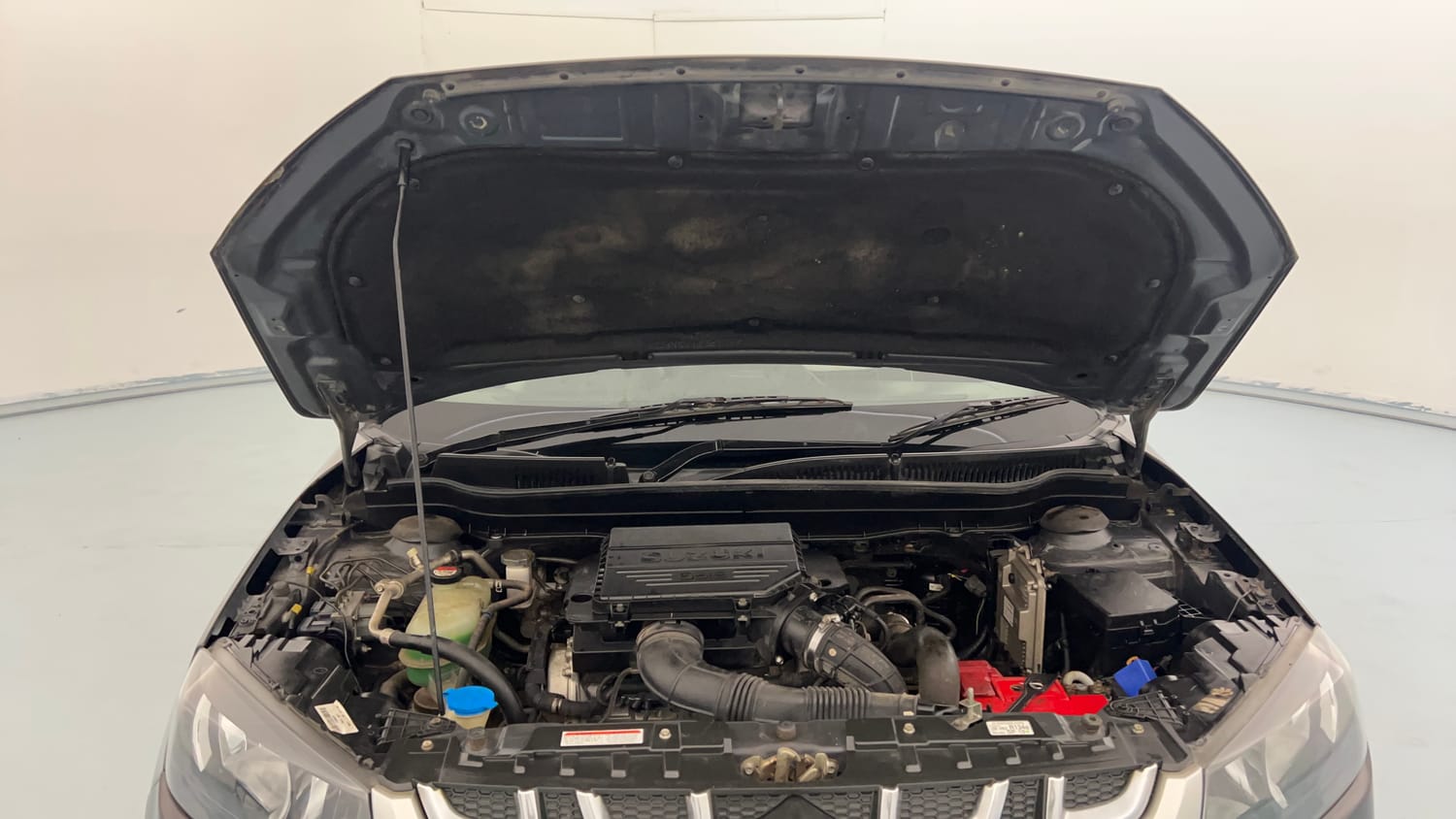 Used 2016 Maruti Suzuki Vitara Brezza [2016-2020] VDi Diesel Manual engine ENGINE & BONNET OPEN FRONT VIEW