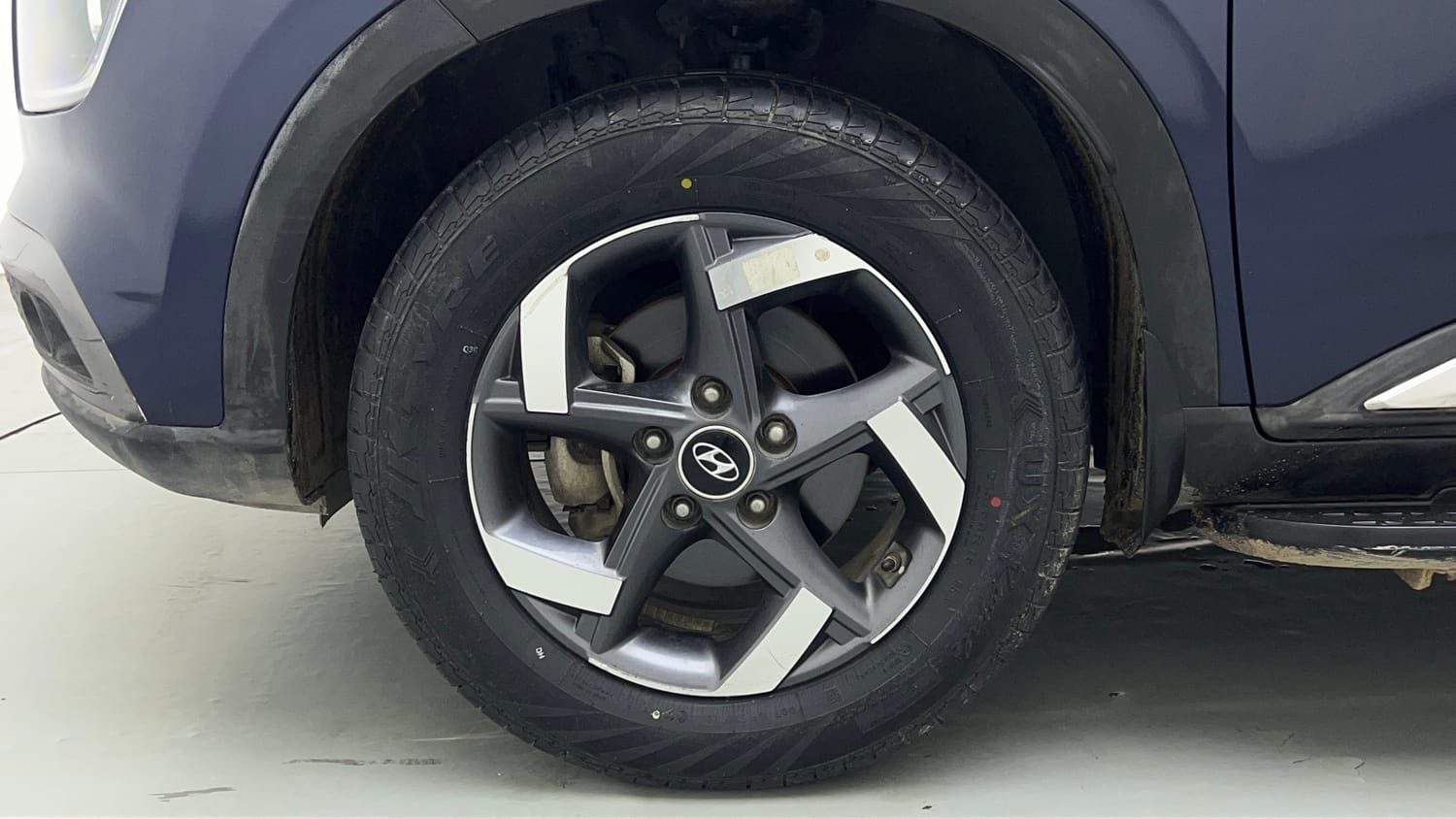 Used 2022 Hyundai Venue SX Plus 1.0 Turbo DCT Petrol Automatic tyres LEFT FRONT TYRE RIM VIEW