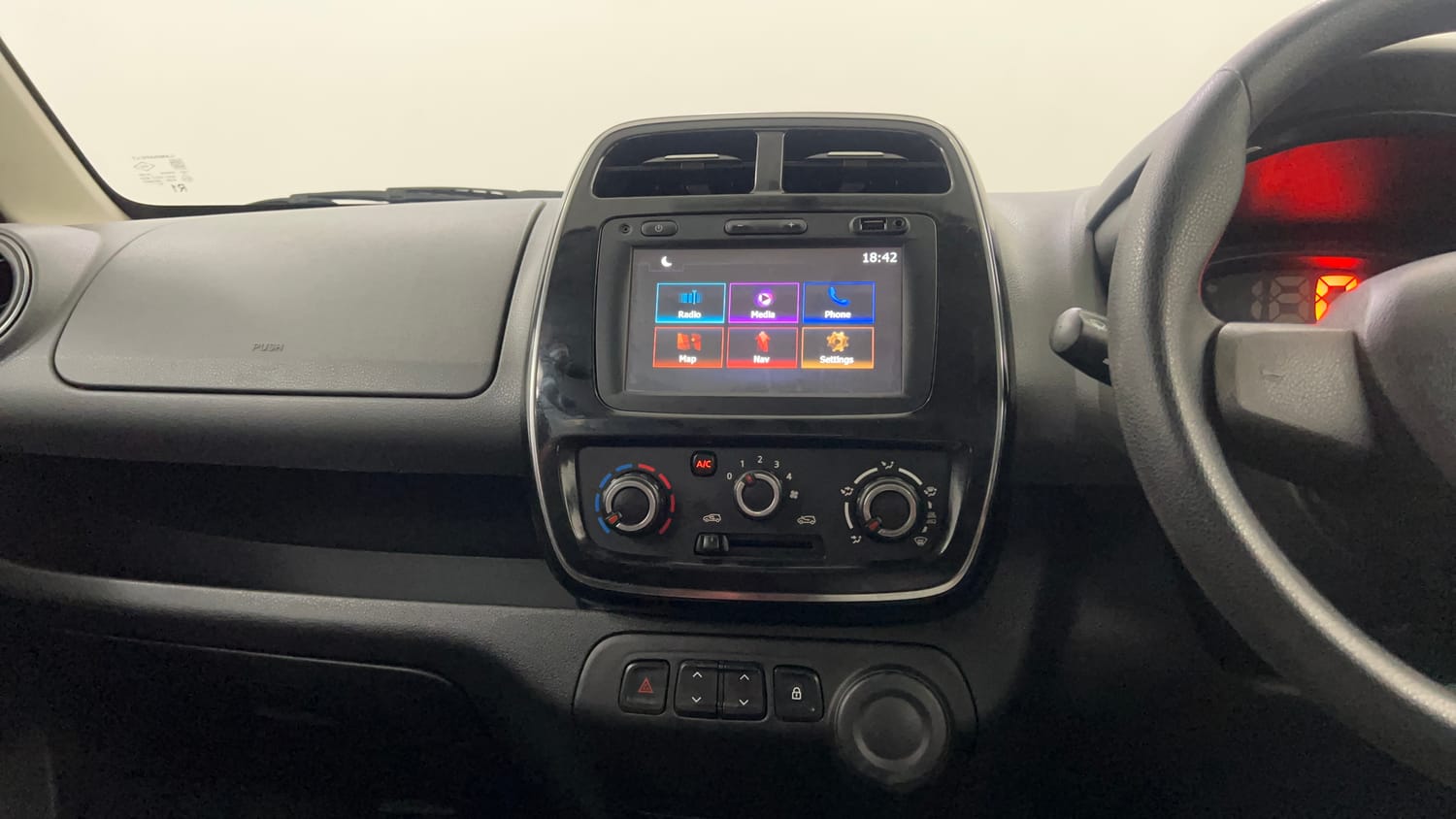 Used 2017 Renault Kwid RXT Petrol Manual interior MUSIC SYSTEM & AC CONTROL VIEW