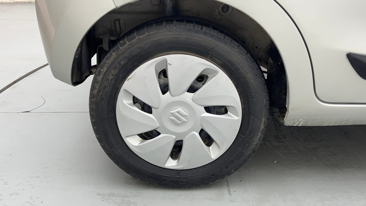 Used 2015 Maruti Suzuki Celerio VXi CNG Cng Manual tyres RIGHT REAR TYRE RIM VIEW