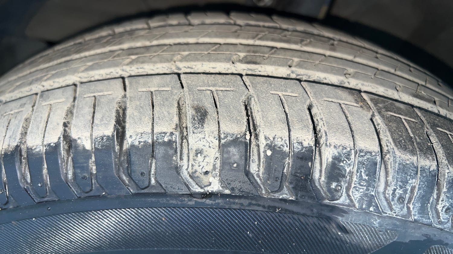 Used 2024 Maruti Suzuki Swift ZXi Petrol Manual tyres LEFT FRONT TYRE TREAD VIEW