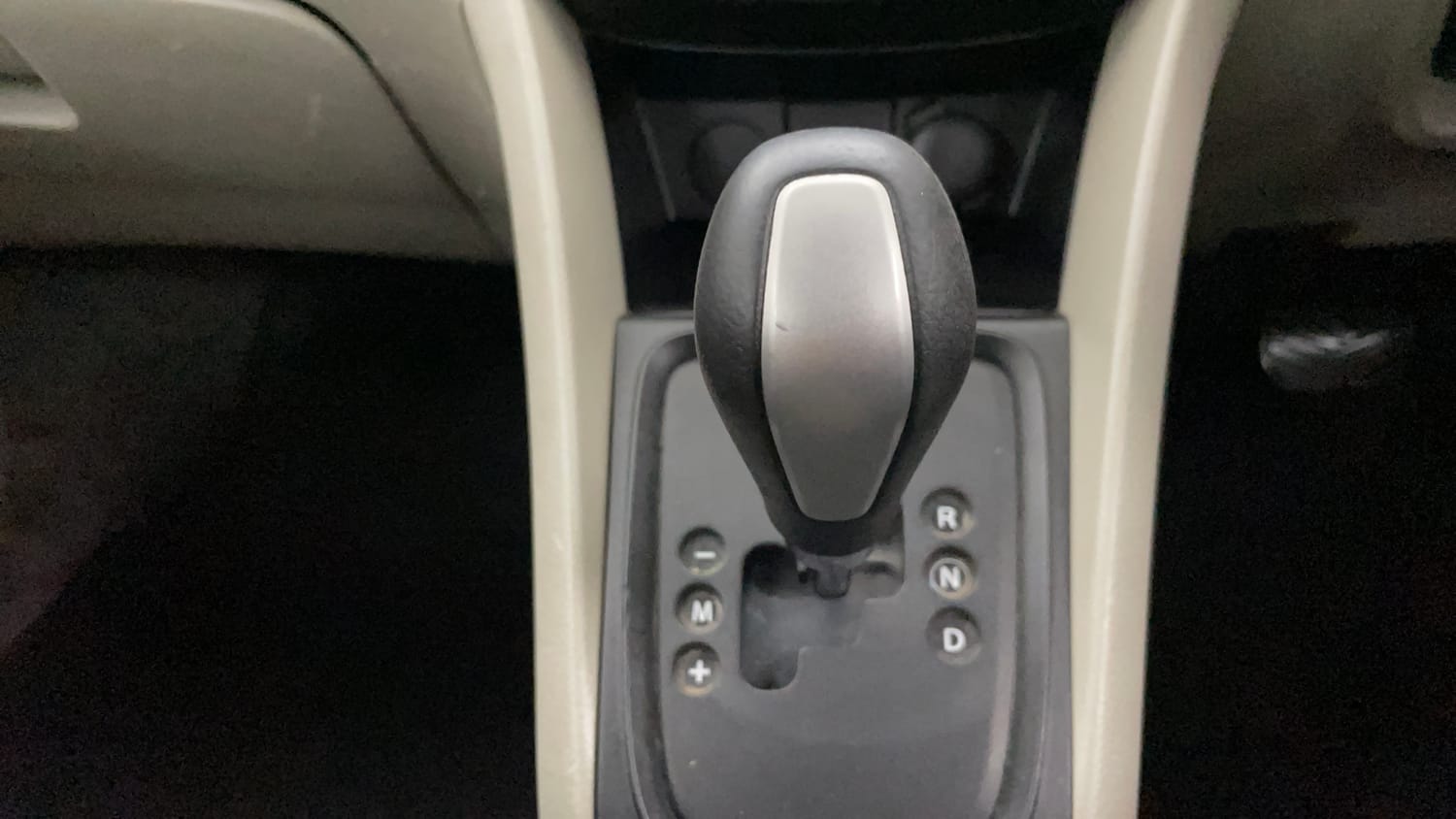 Used 2016 Maruti Suzuki Celerio VXi AMT Petrol Automatic interior GEAR  KNOB VIEW