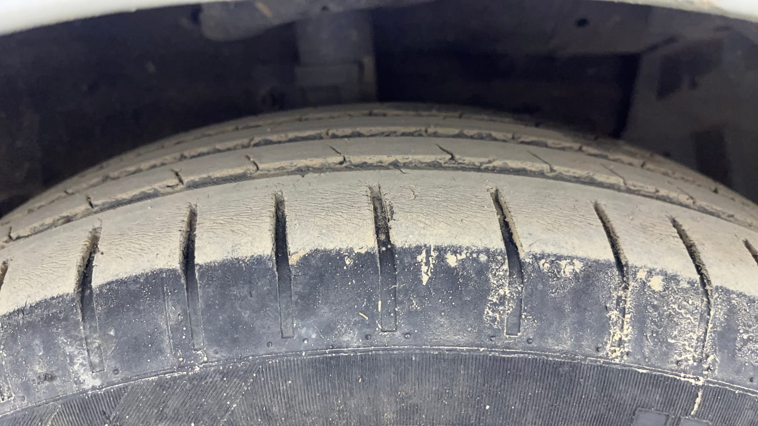Used 2015 Maruti Suzuki Ertiga ZDI SHVS Diesel Manual tyres RIGHT FRONT TYRE TREAD VIEW