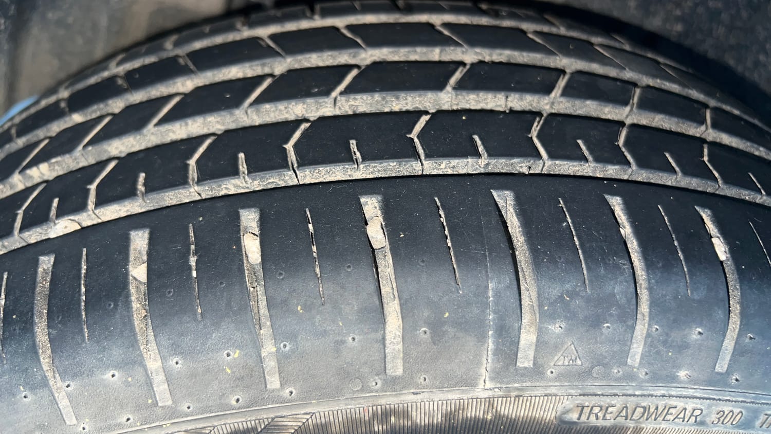Used 2024 Toyota Glanza V Petrol Manual tyres RIGHT REAR TYRE TREAD VIEW