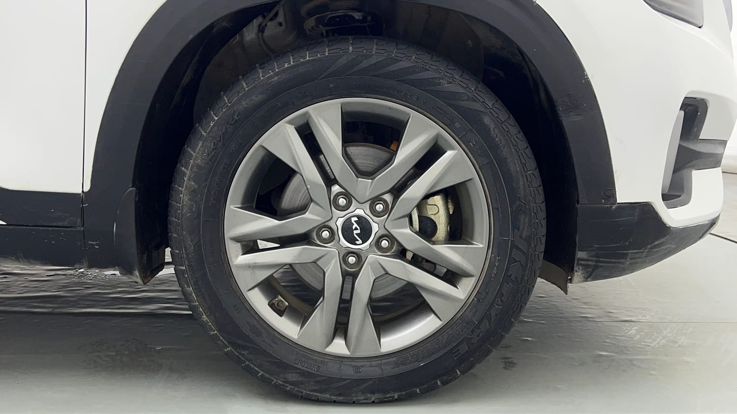 Used 2023 Kia Seltos HTX 1.5 Petrol Manual tyres RIGHT FRONT TYRE RIM VIEW
