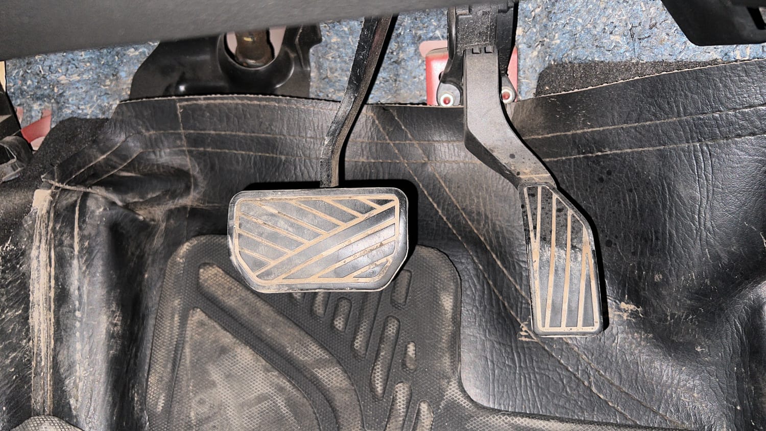 Used 2022 Maruti Suzuki Brezza Zxi Plus AT Dual Tone Petrol Automatic interior PEDALS VIEW