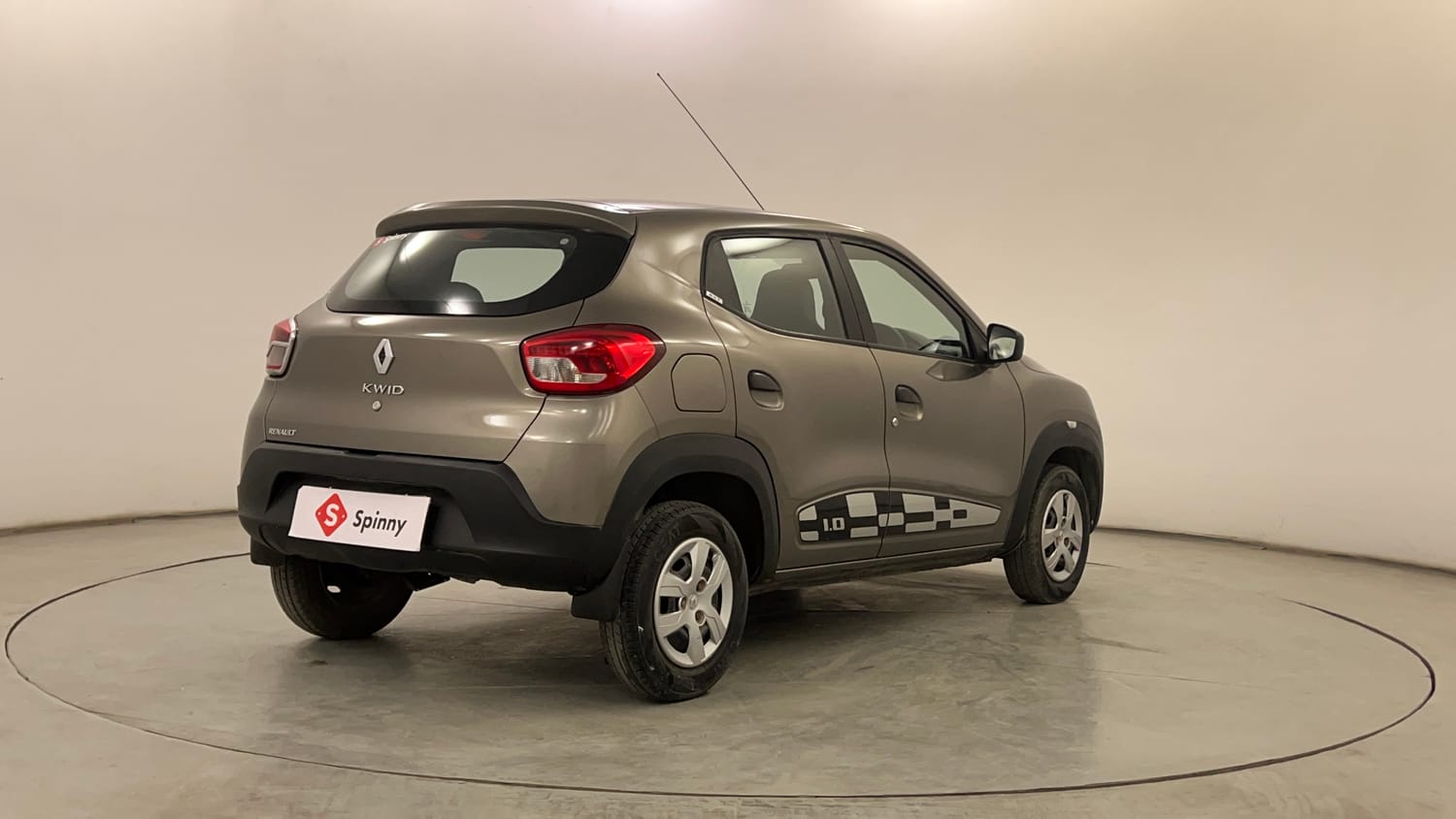 Used 2017 Renault Kwid RXT Petrol Manual exterior RIGHT REAR CORNER VIEW