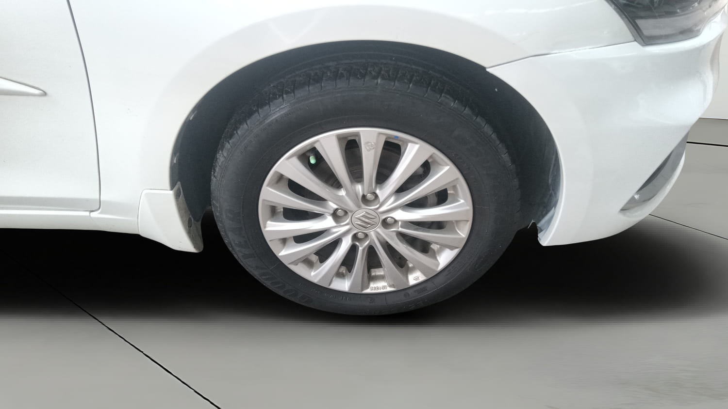 Used 2023 Maruti Suzuki Ciaz Zeta 1.5 Petrol Manual tyres RIGHT FRONT TYRE RIM VIEW