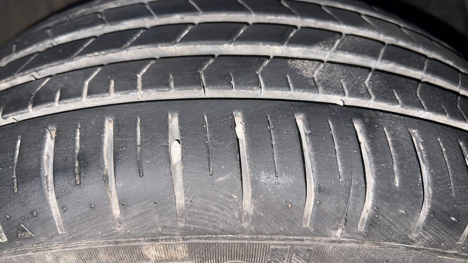 Used 2024 Toyota Glanza V AMT Petrol Automatic tyres RIGHT FRONT TYRE TREAD VIEW
