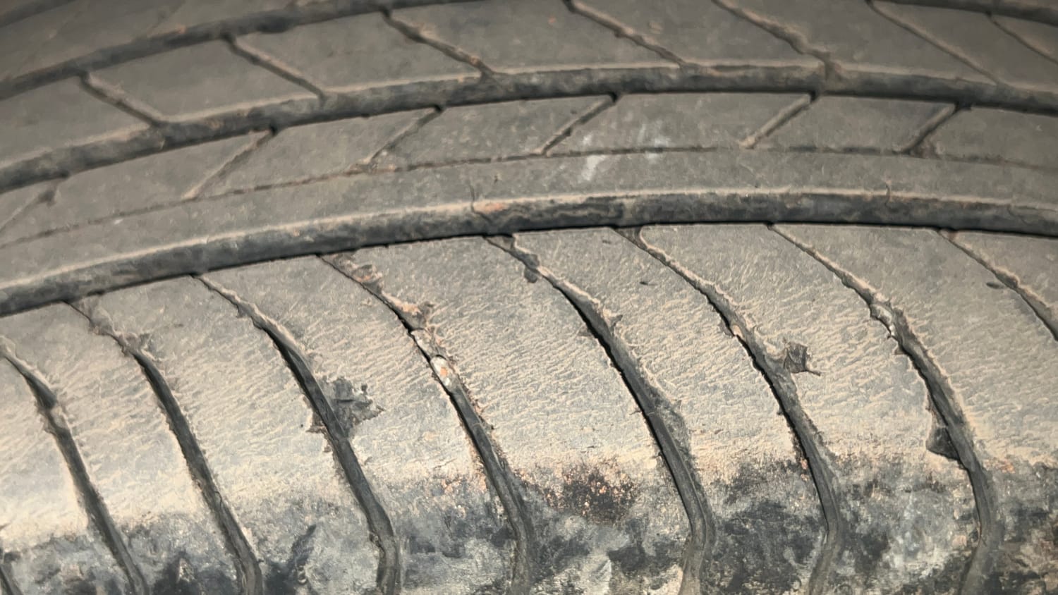 Used 2022 maruti-suzuki Vitara Brezza LXi Petrol Manual tyres LEFT FRONT TYRE TREAD VIEW