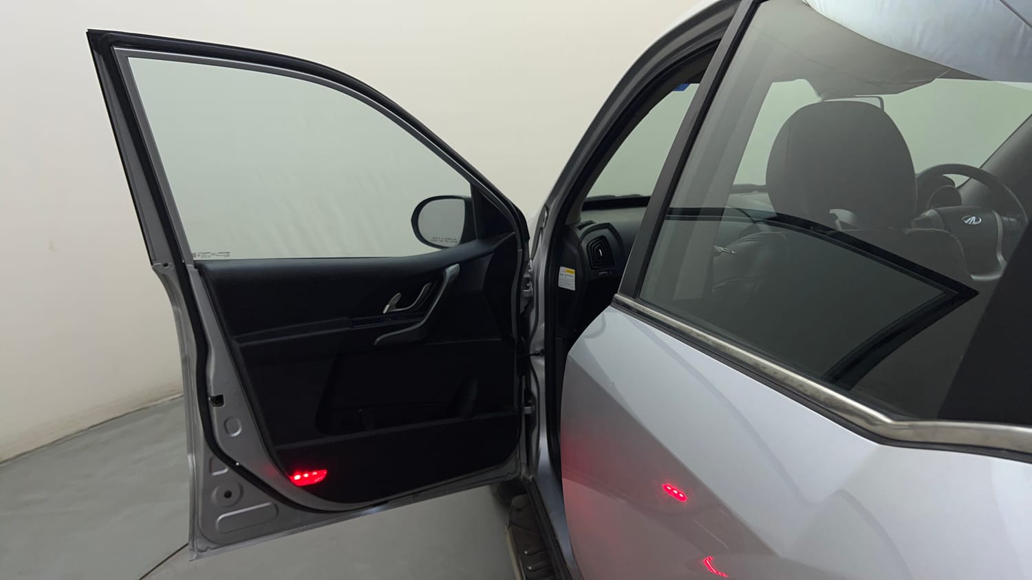 Used 2017 Mahindra XUV500 W10 Diesel Manual interior LEFT FRONT DOOR OPEN VIEW