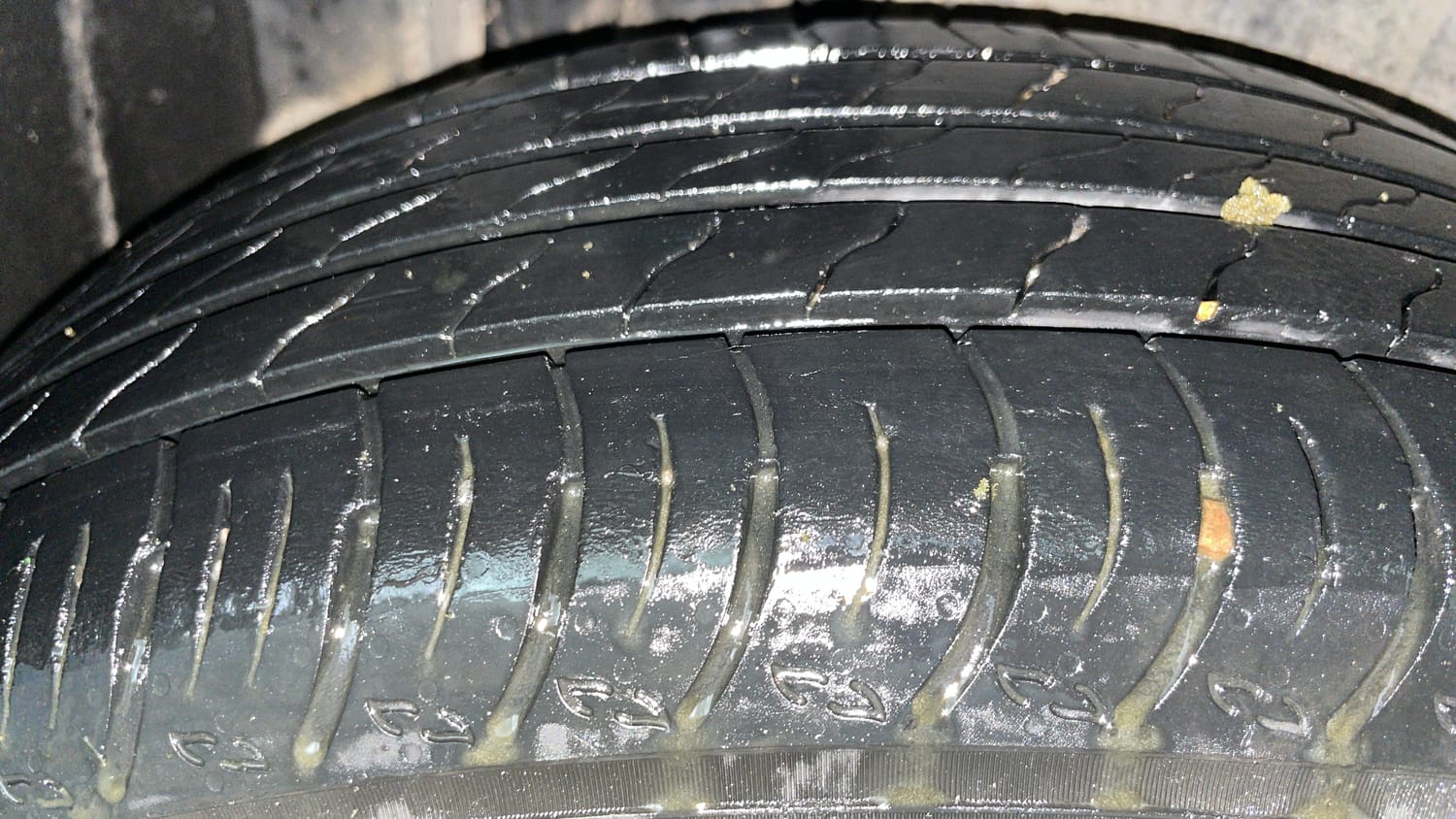 Used 2024 Maruti Suzuki Fronx Delta Plus 1.2L AGS Petrol Automatic tyres RIGHT REAR TYRE TREAD VIEW