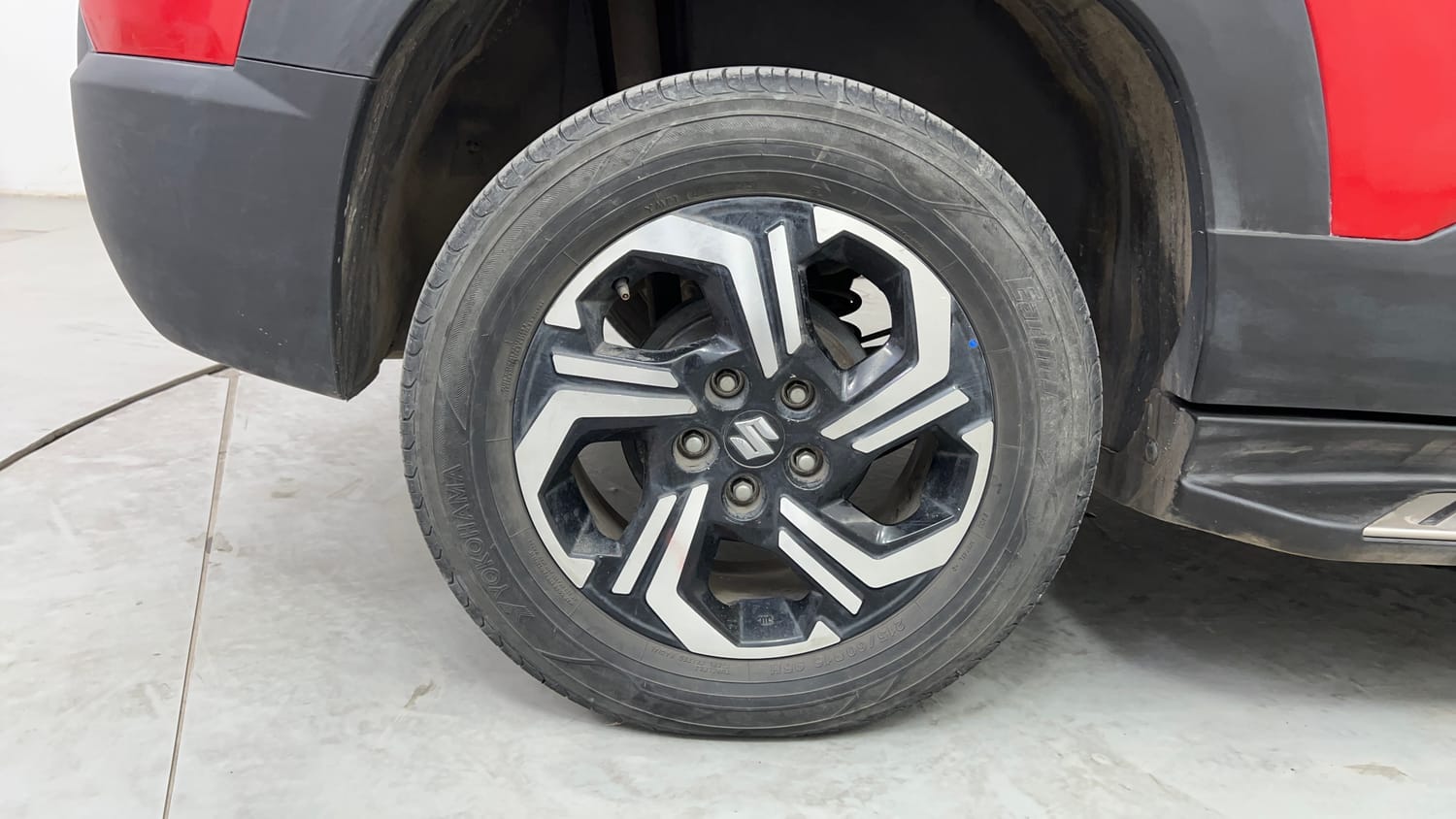 Used 2022 Maruti Suzuki Brezza Zxi Plus AT Dual Tone Petrol Automatic tyres RIGHT REAR TYRE RIM VIEW