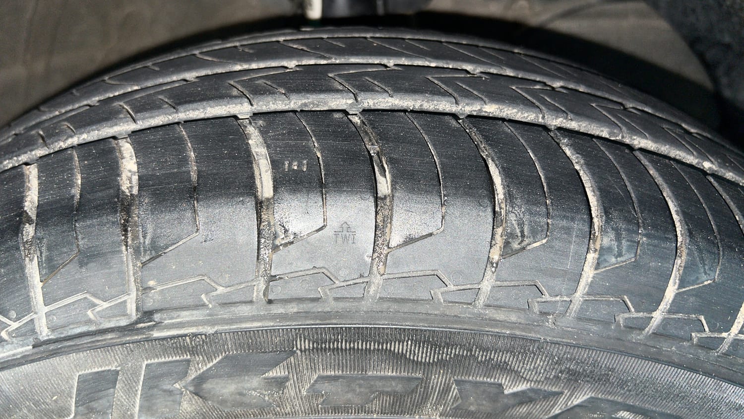 Used 2022 Maruti Suzuki Dzire VXi Petrol Manual tyres RIGHT FRONT TYRE TREAD VIEW