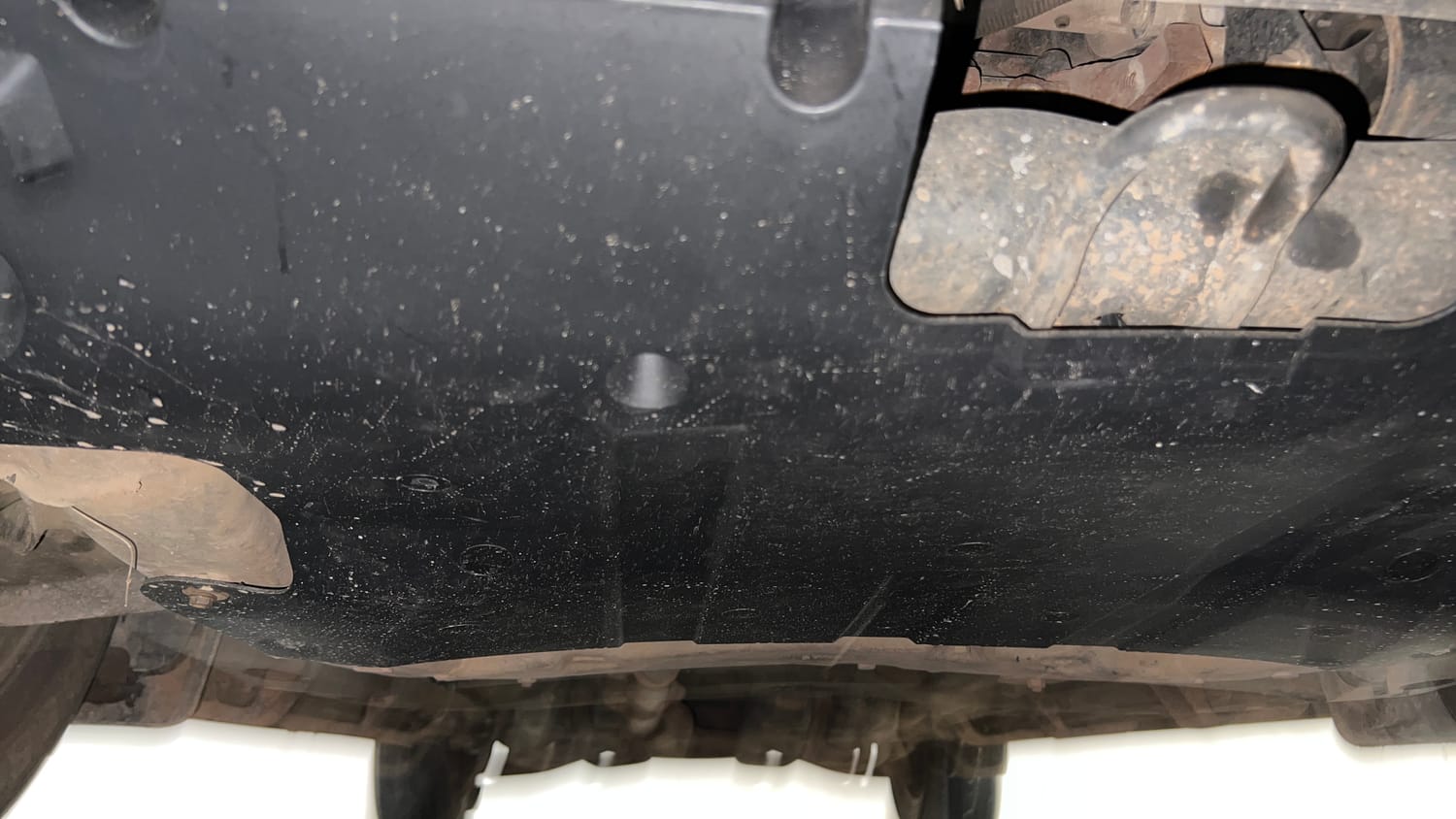 Used 2017 Mahindra XUV500 W10 Diesel Manual extra FRONT LEFT UNDERBODY VIEW