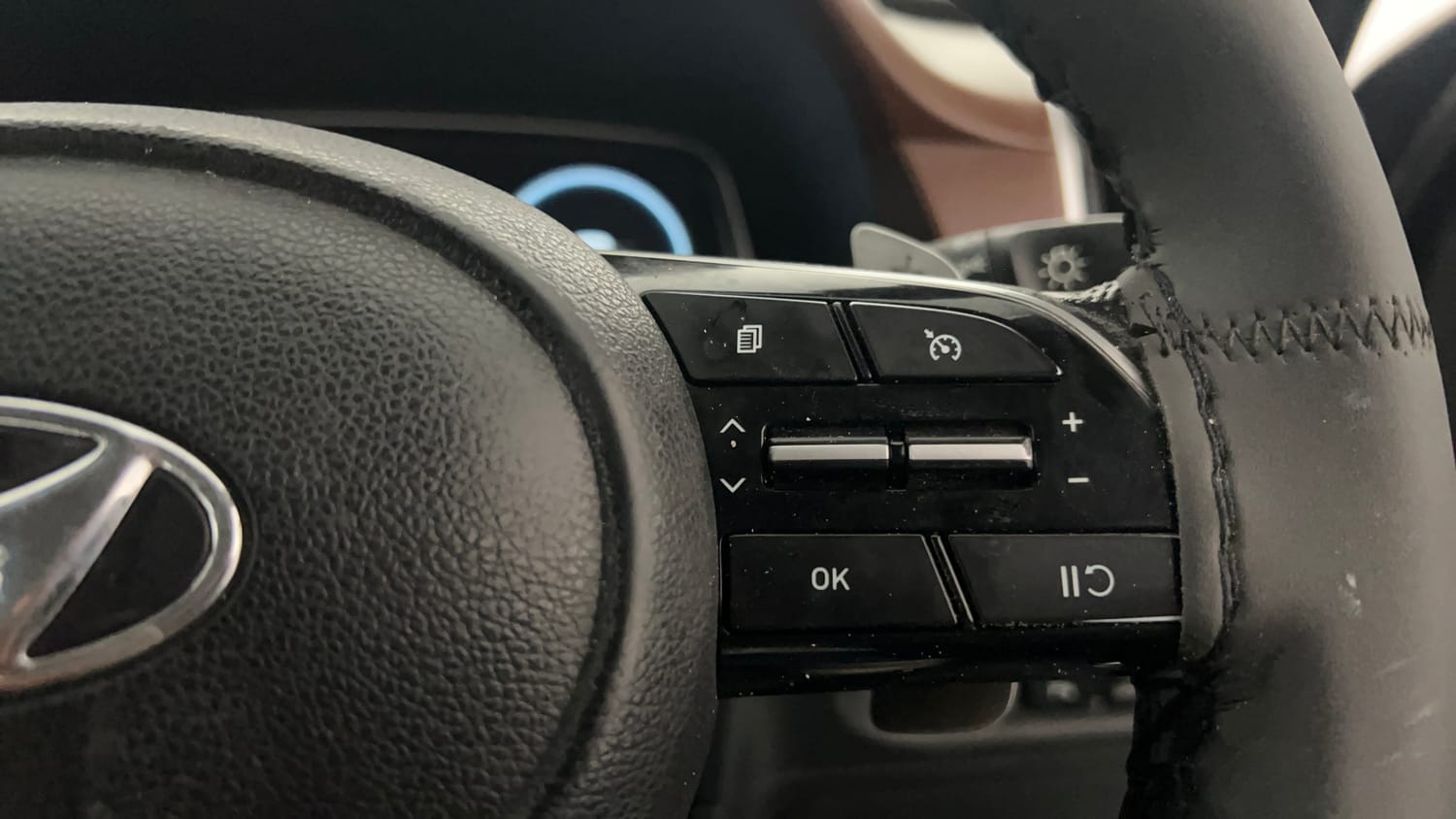 Used 2021 Hyundai Alcazar Signature (O) 6 STR 1.5 Diesel AT Diesel Automatic top_features Cruise control