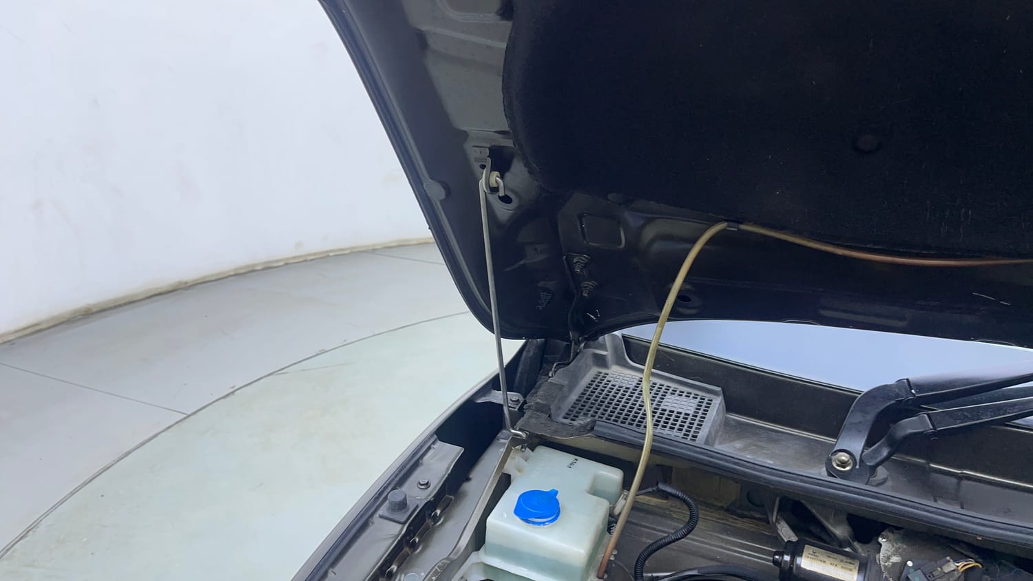 Used 2020 Renault Kwid RXT 1.0 AMT Opt Petrol Automatic engine ENGINE RIGHT SIDE HINGE & APRON VIEW