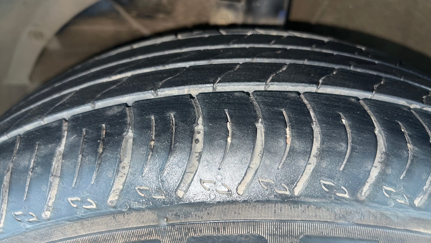 Used 2026 Maruti Suzuki XL6 Zeta MT Petrol Petrol Manual tyres LEFT FRONT TYRE TREAD VIEW