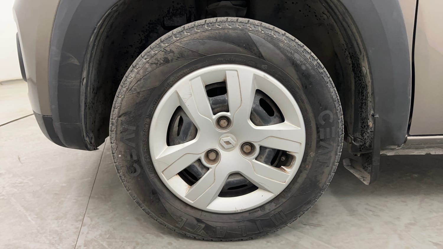 Used 2017 Renault Kwid RXT Petrol Manual tyres LEFT FRONT TYRE RIM VIEW