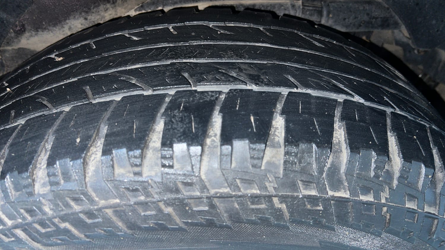 Used 2018 Mahindra XUV500 W9 Diesel Manual tyres LEFT REAR TYRE TREAD VIEW