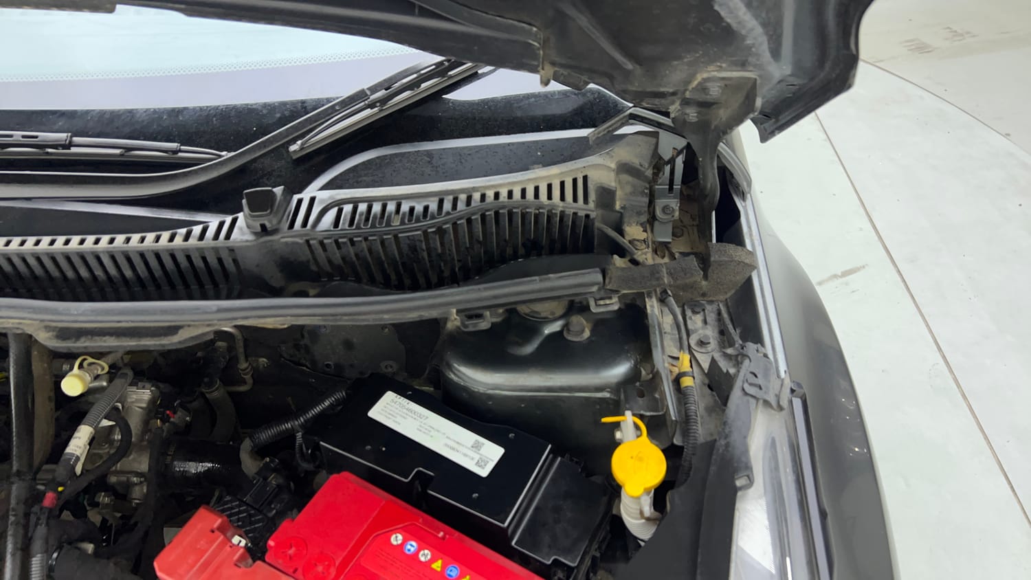 Used 2023 Tata Nexon XZA Plus Petrol Automatic engine ENGINE LEFT SIDE HINGE & APRON VIEW