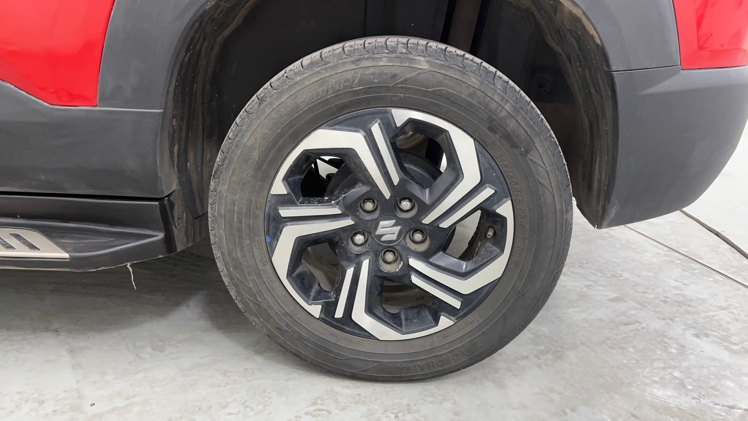 Used 2022 Maruti Suzuki Brezza Zxi Plus AT Dual Tone Petrol Automatic tyres LEFT REAR TYRE RIM VIEW