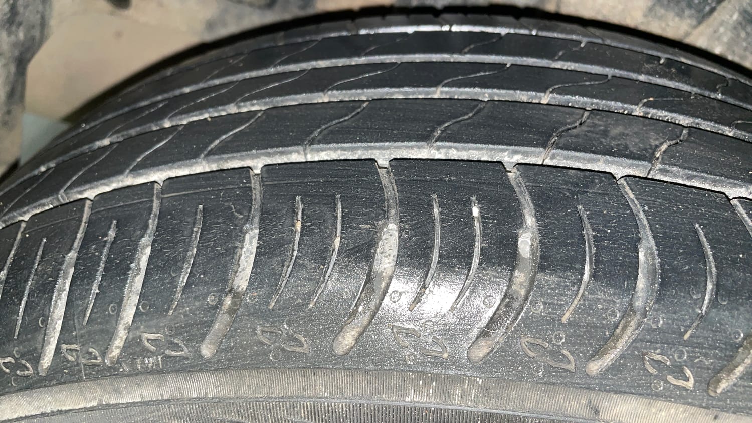 Used 2024 Maruti Suzuki XL6 Zeta MT Petrol Petrol Manual tyres RIGHT REAR TYRE TREAD VIEW