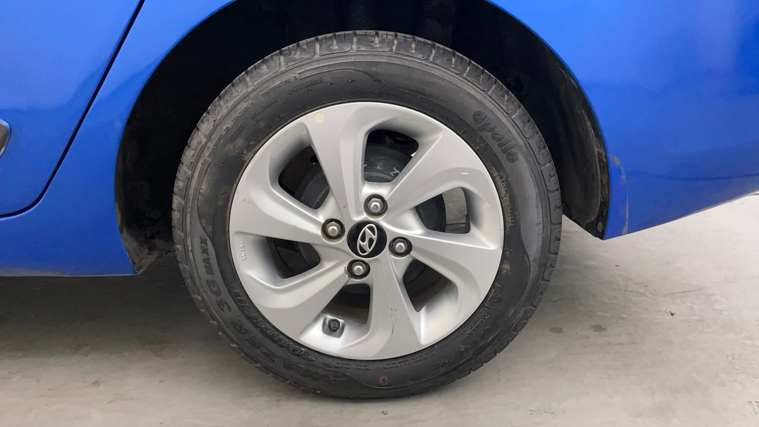 Used 2018 Hyundai Xcent SX Petrol Manual tyres LEFT REAR TYRE RIM VIEW