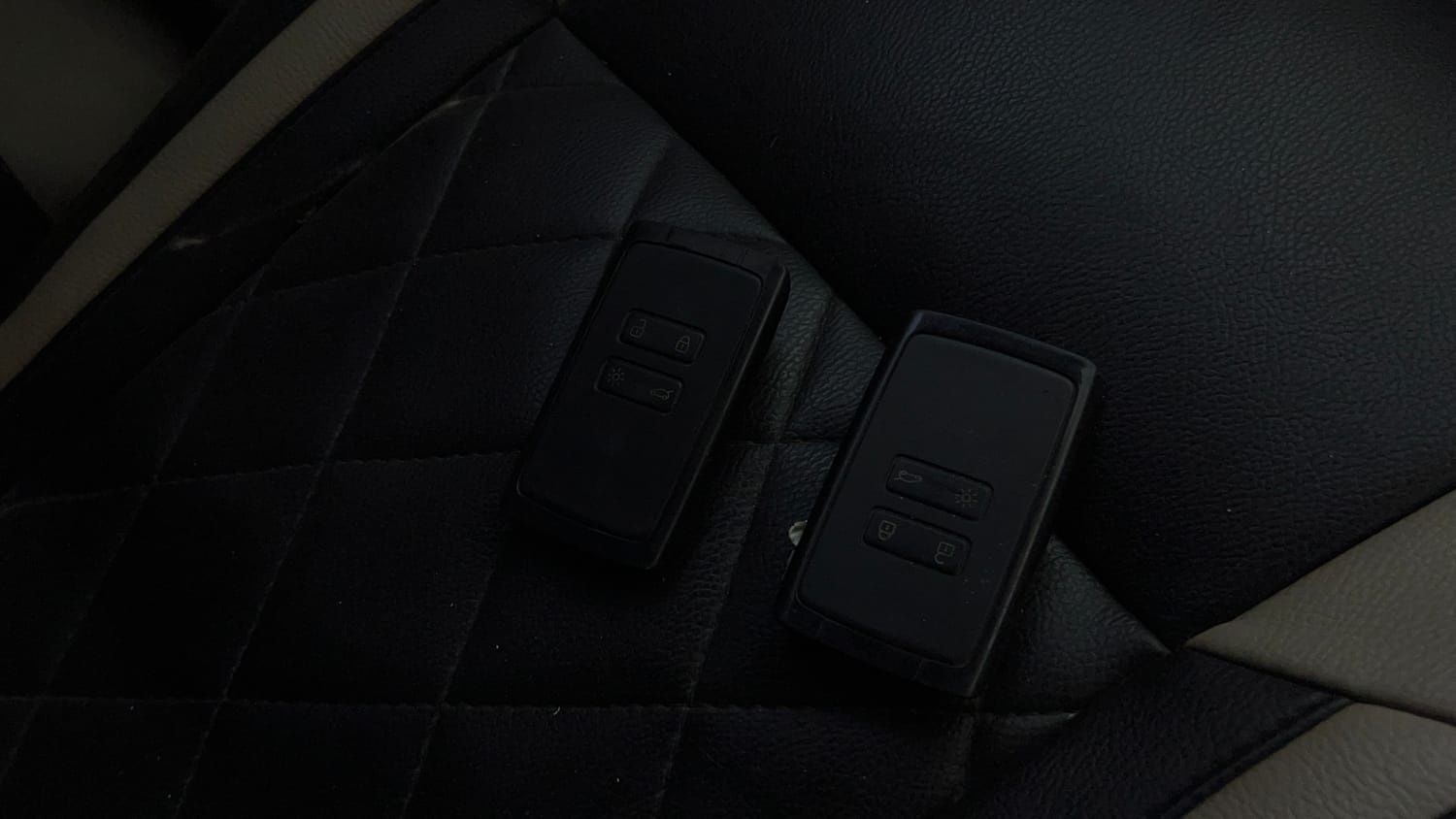 Used 2020 Renault Triber RXZ Petrol Manual extra CAR KEY VIEW