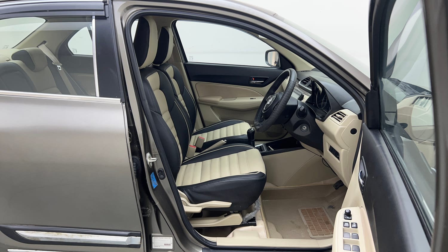 Used 2022 Maruti Suzuki Dzire VXi Petrol Manual interior RIGHT SIDE FRONT DOOR CABIN VIEW