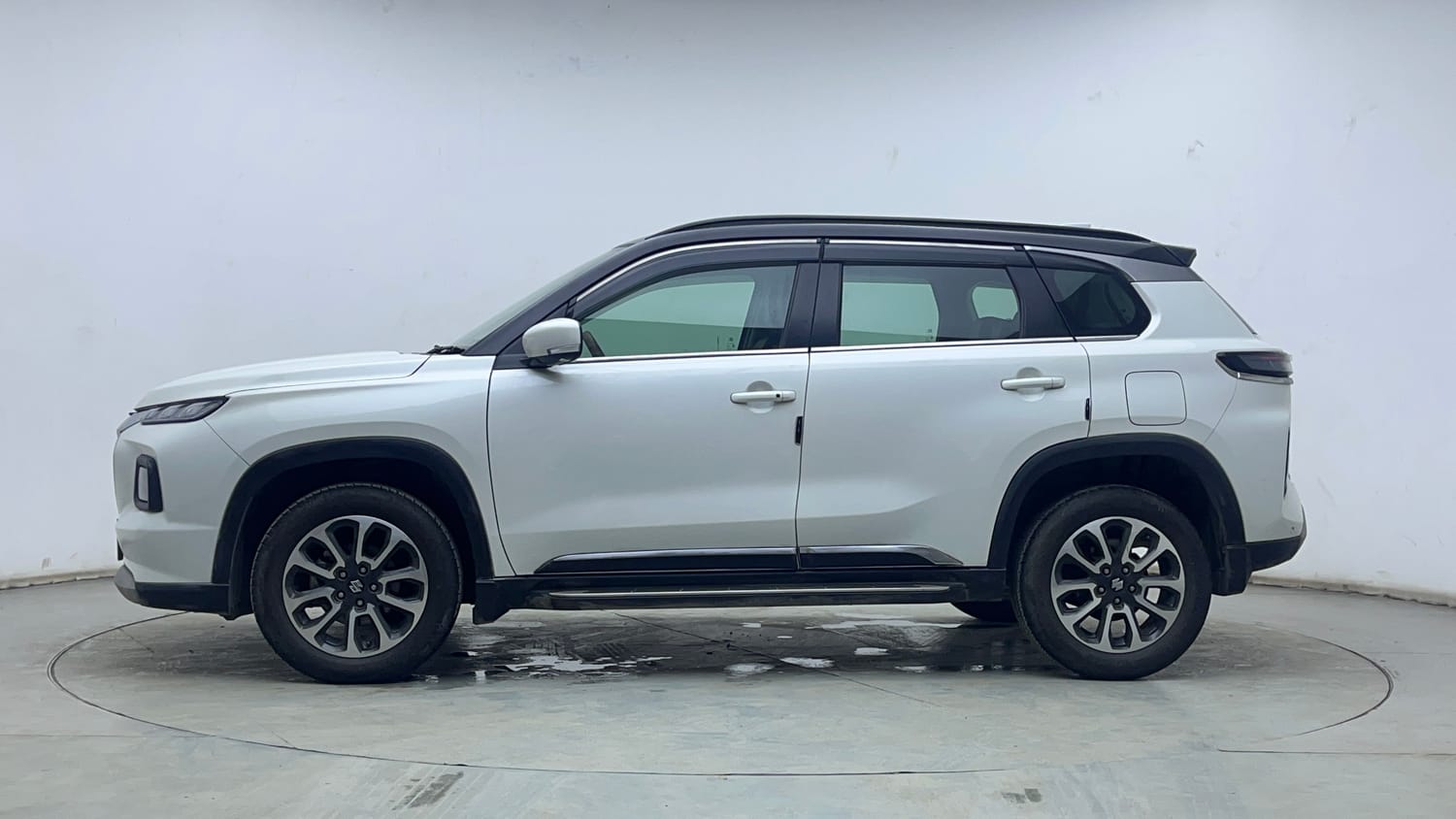 Used 2023 Maruti Suzuki Grand Vitara Zeta Smart Hybrid AT Petrol Automatic exterior LEFT SIDE VIEW