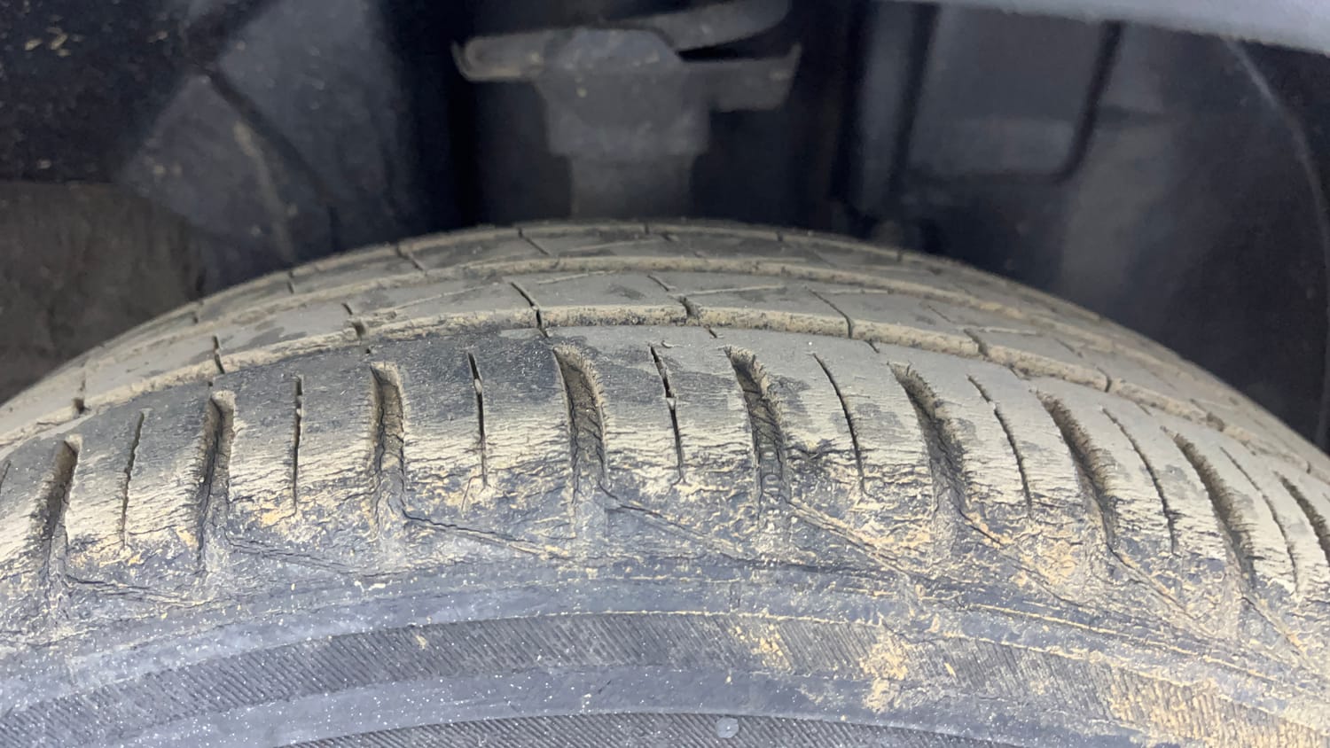 Used 2020 Renault Kwid RXT 1.0 AMT Opt Petrol Automatic tyres RIGHT FRONT TYRE TREAD VIEW