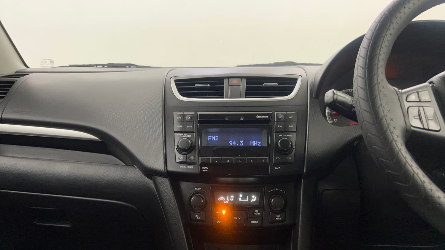 Used 2016 Maruti Suzuki Swift ZXi Petrol Manual interior MUSIC SYSTEM & AC CONTROL VIEW