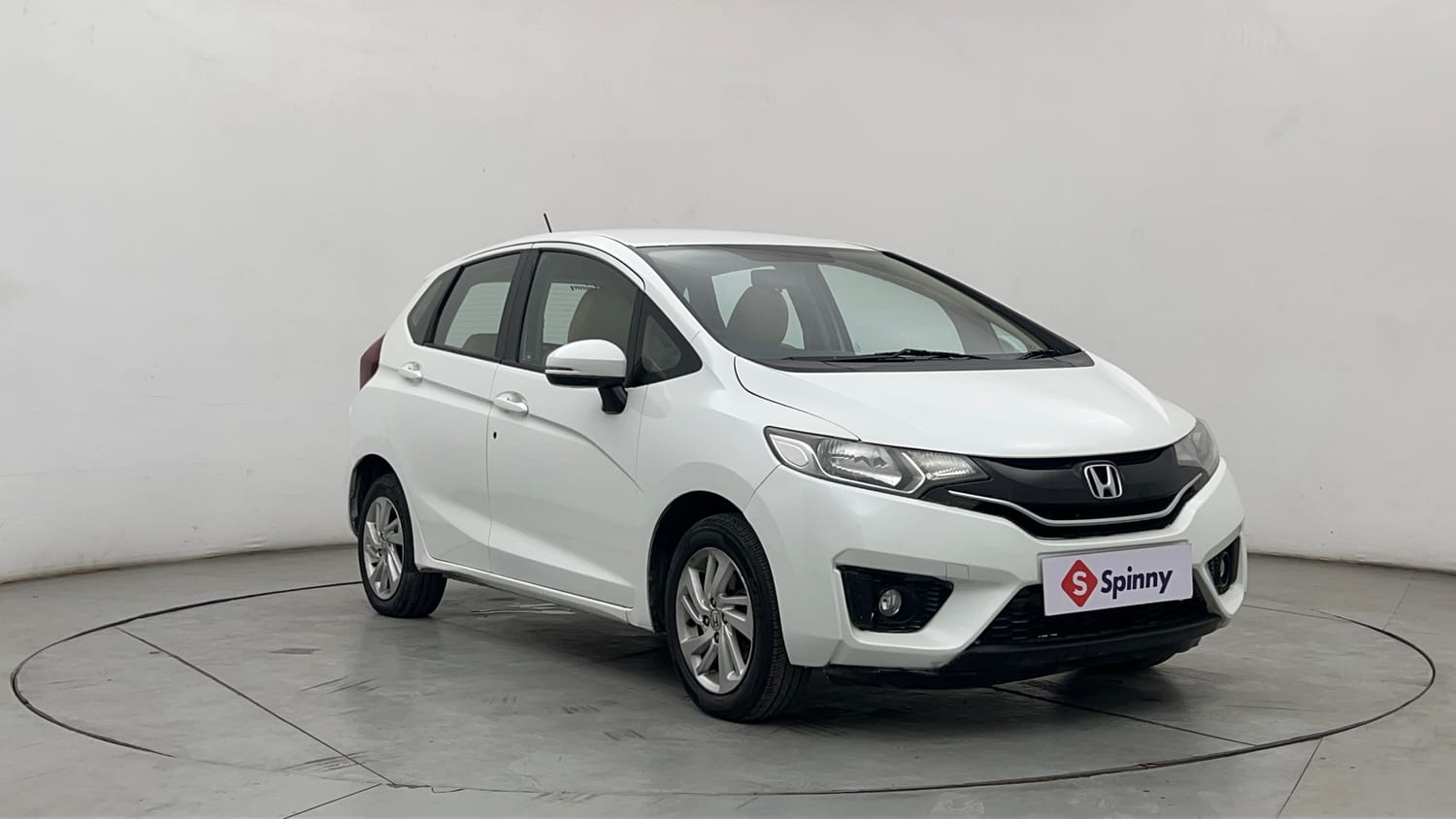 Used 2016 Honda Jazz V AT Petrol Petrol Automatic exterior RIGHT FRONT CORNER VIEW