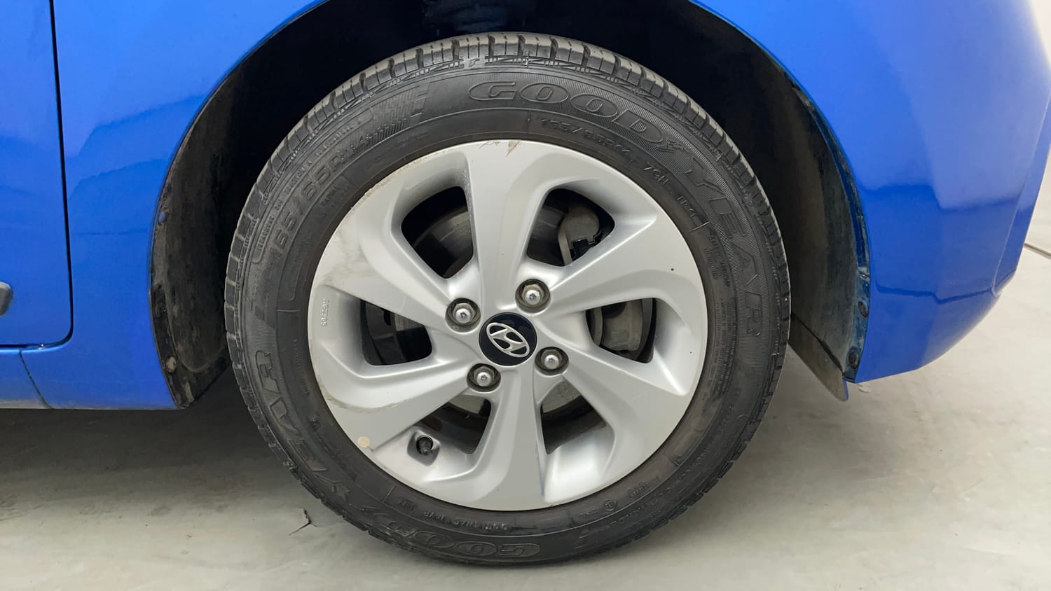 Used 2018 Hyundai Xcent SX Petrol Manual tyres RIGHT FRONT TYRE RIM VIEW