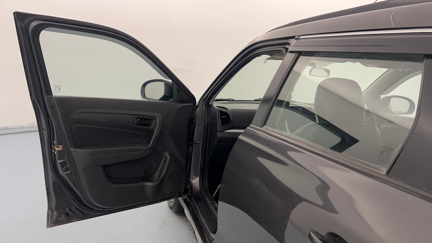 Used 2016 Maruti Suzuki Vitara Brezza [2016-2020] VDi Diesel Manual interior LEFT FRONT DOOR OPEN VIEW