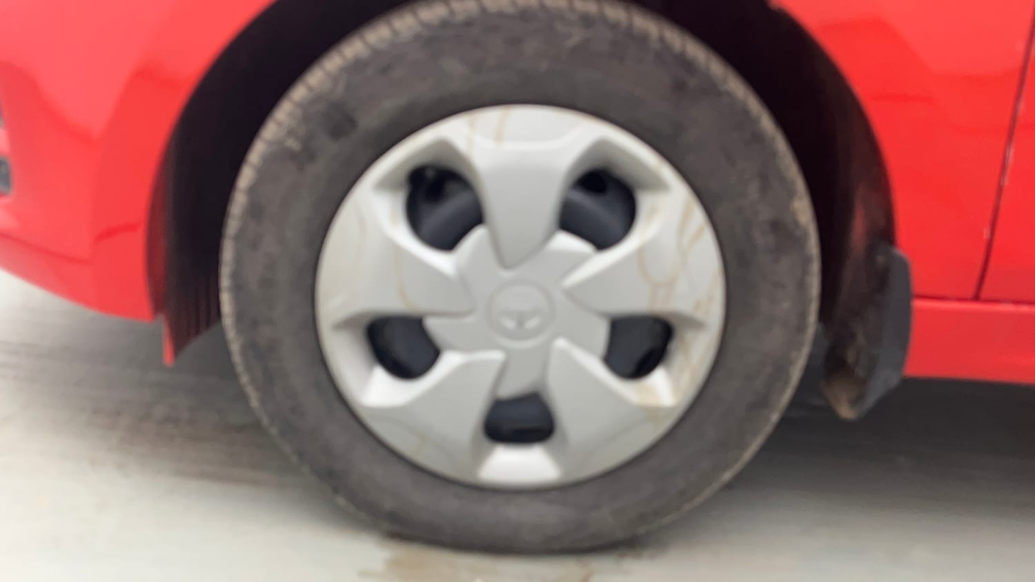 Used 2022 Tata Tiago XTA Petrol Automatic tyres LEFT FRONT TYRE RIM VIEW